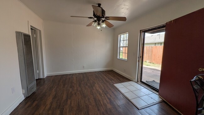 Building Photo - 317 W Dill St