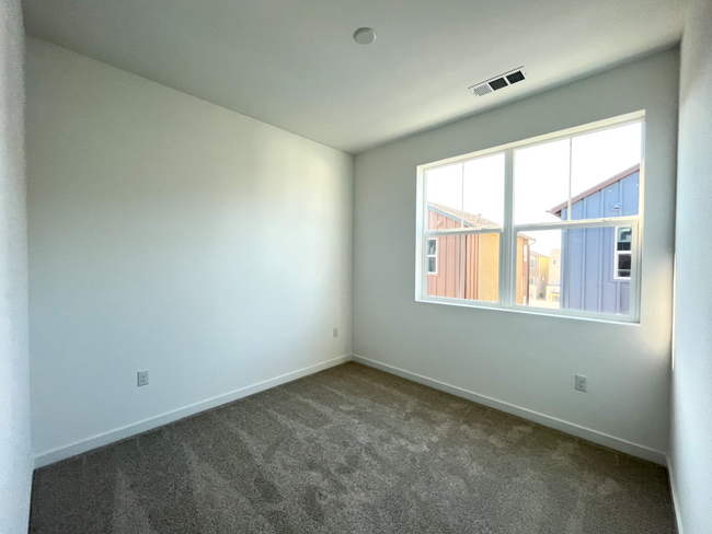 Building Photo - 3 bed, 2.5 bath in Ontario, CA!