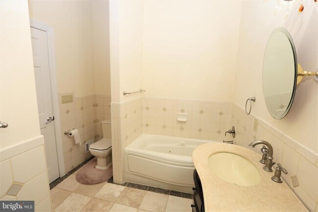 Building Photo - 9705 Fernwood Rd