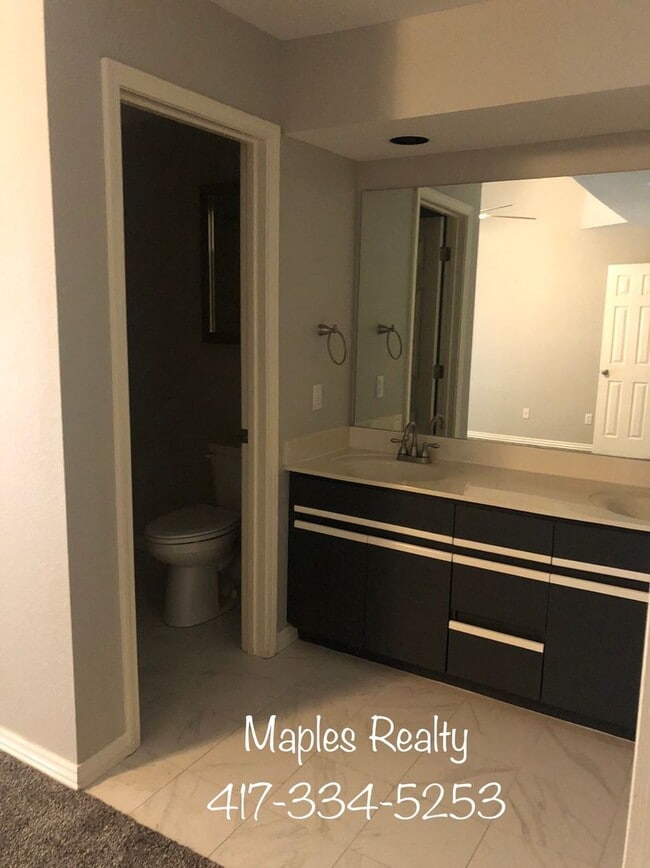 Building Photo - 3 bed/3bath PENTHOUSE condo in Branson, MO