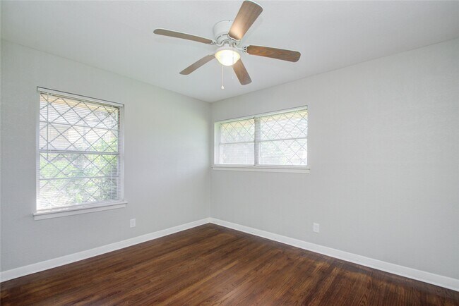 Building Photo - 10226 Envoy St