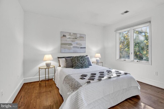 Building Photo - 3227 Ellicott St NW