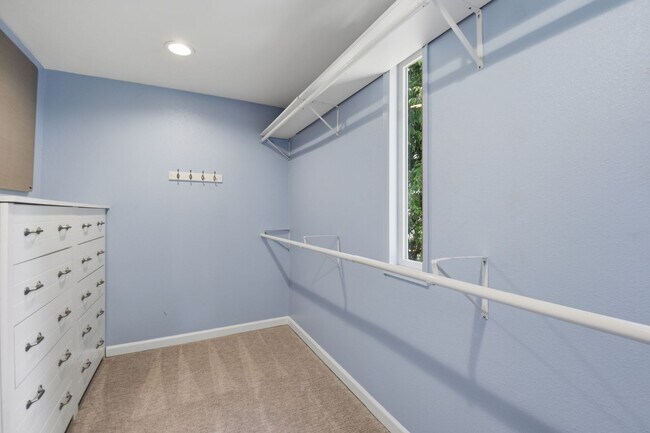 Building Photo - 3bd/2.5ba Bellevue Home