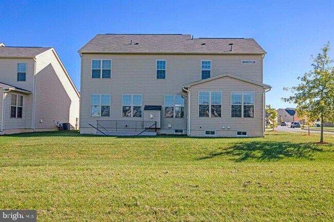 Building Photo - 4818 Clarendon Dr