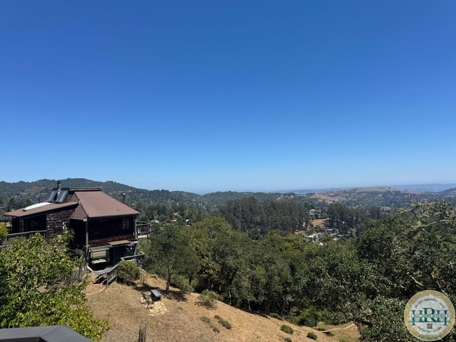 Building Photo - Tranquil & Sun Drenched 3BR|3BR in Heart o...