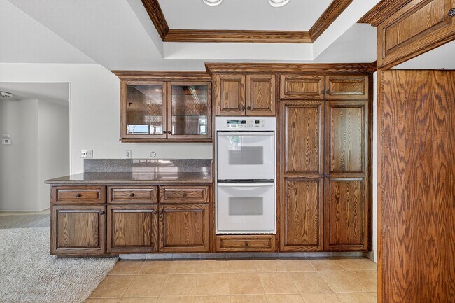 Building Photo - 5BR; 3BA Pool Home with Stunning Views in ...