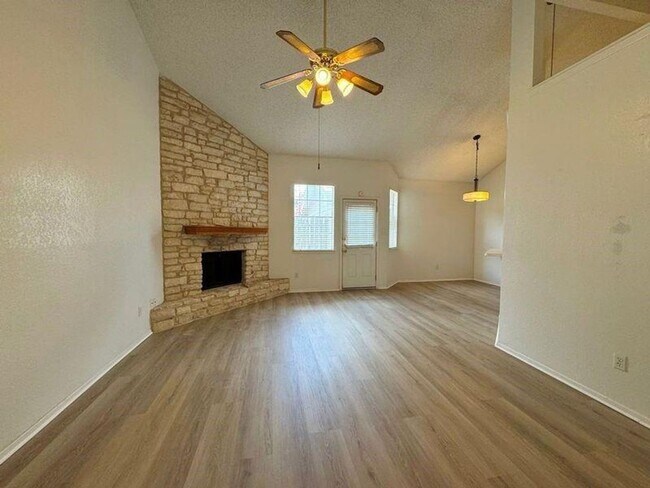 Building Photo - Charming 2/2 condo in Westcreek Landing!