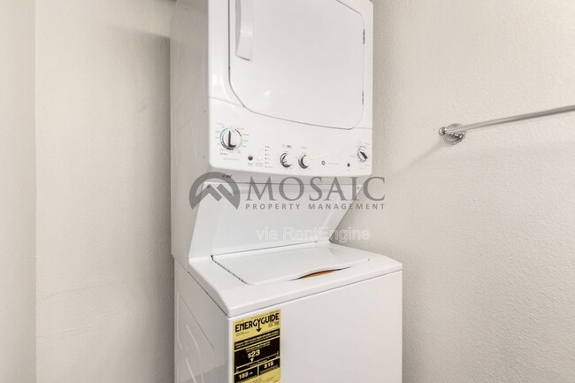 Building Photo - 461 W Holmes Ave