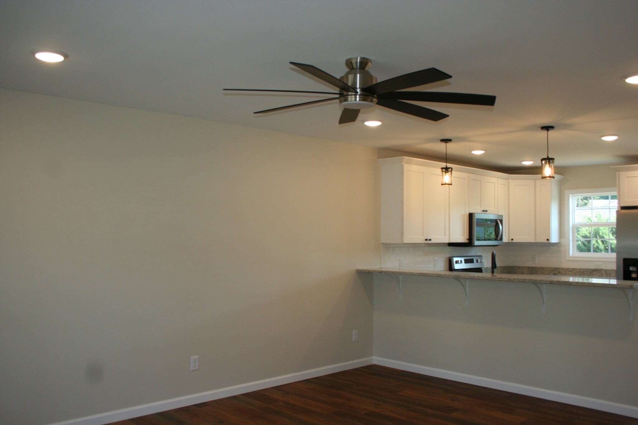 ceiling fan in living room - 2720 Dorval Rd