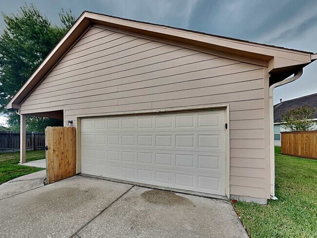 Building Photo - 17247 Marquette Point Ln