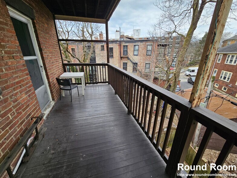 Building Photo - 82 Walnut St