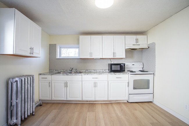 Building Photo - 8 Beaudoin Ct