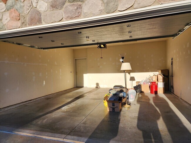 Building Photo - 3076 Selkirk Dr