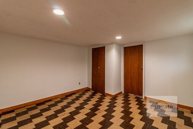 Building Photo - 3218 Evergreen Ave