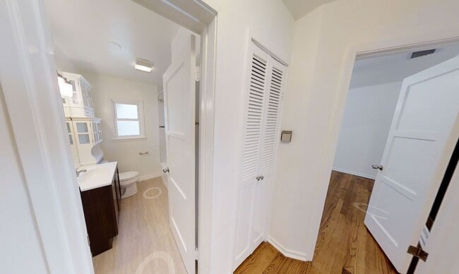 Building Photo - Gated 3-Bed, 3-Bath Gem with Dual Primary ...