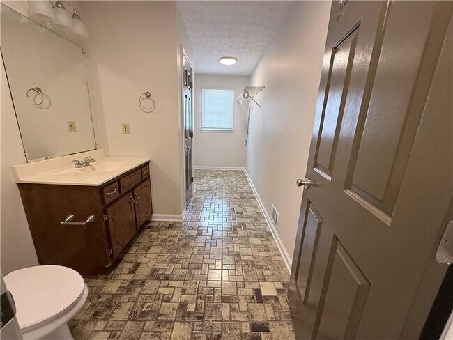 Building Photo - 40 Salem Ridge