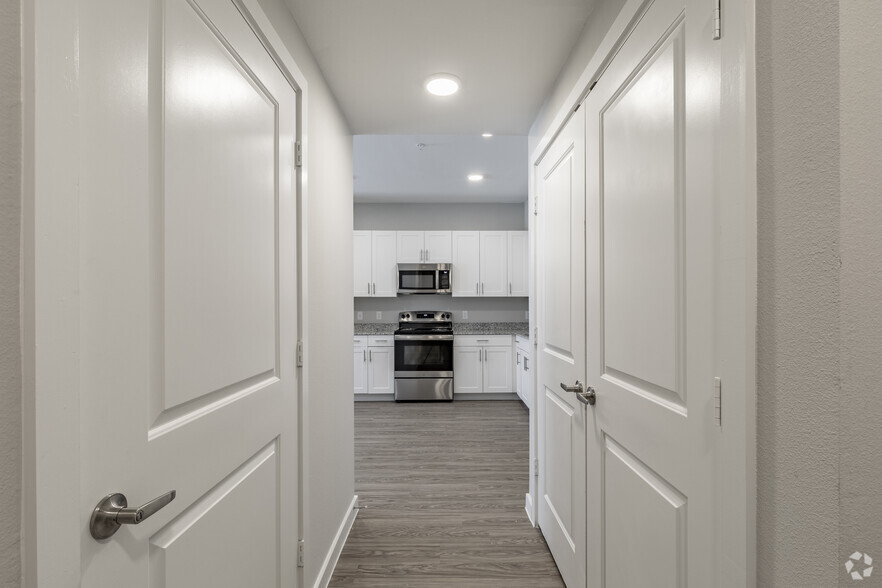 Interior Photo - Greenline North