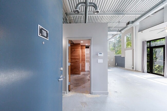 Building Photo - 400 Village Pkwy
