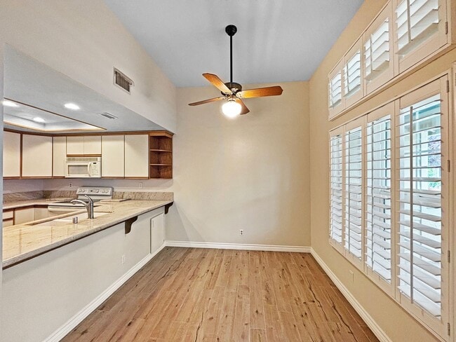 Building Photo - Charming 2BD/2BA Townhouse in Clairemont M...