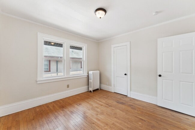 Building Photo - 987 Dayton Ave