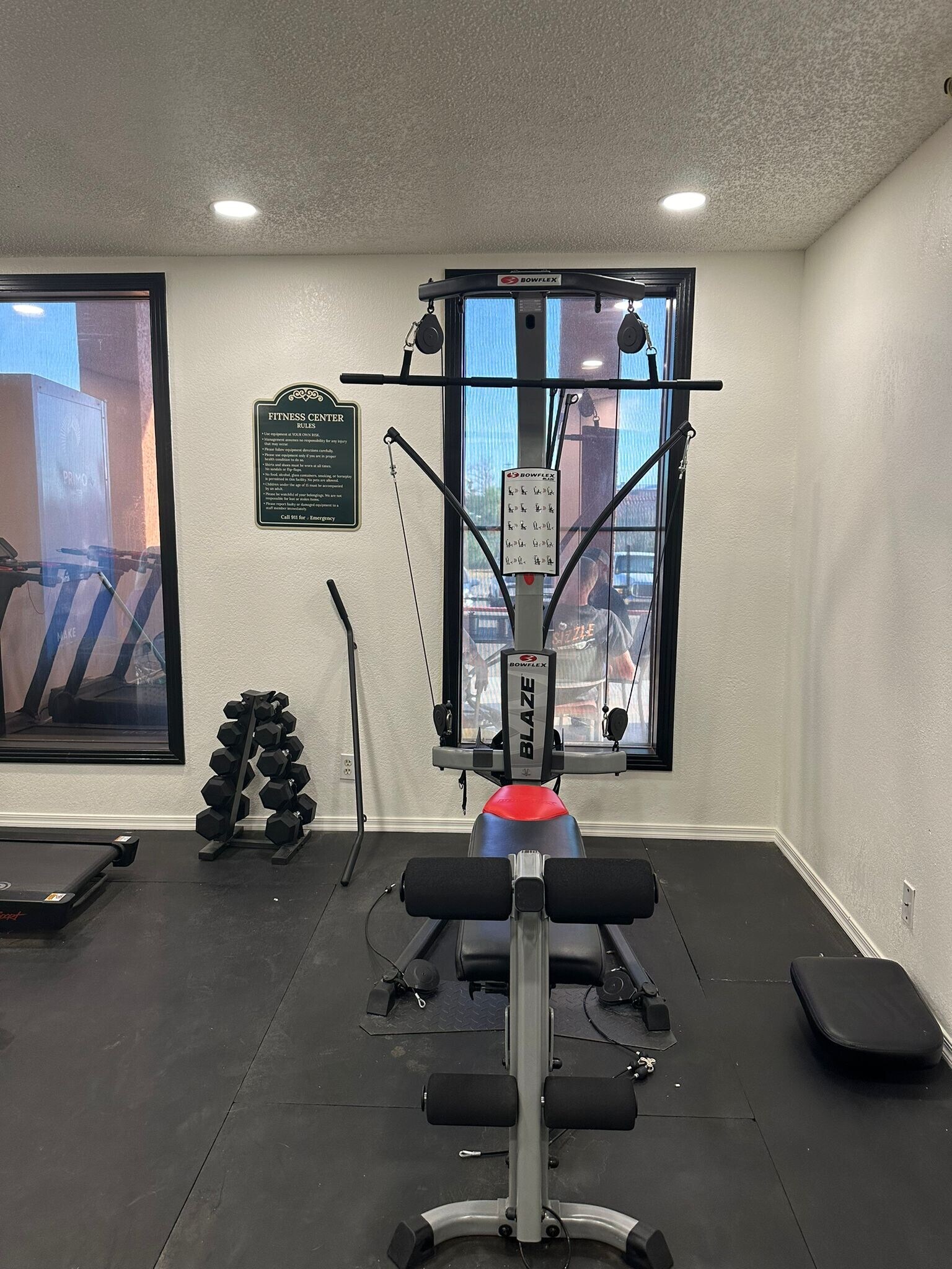 Building Photo - 2410 Rio Dr