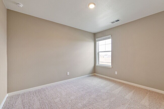 Building Photo - 1939 Knobby Pine Dr