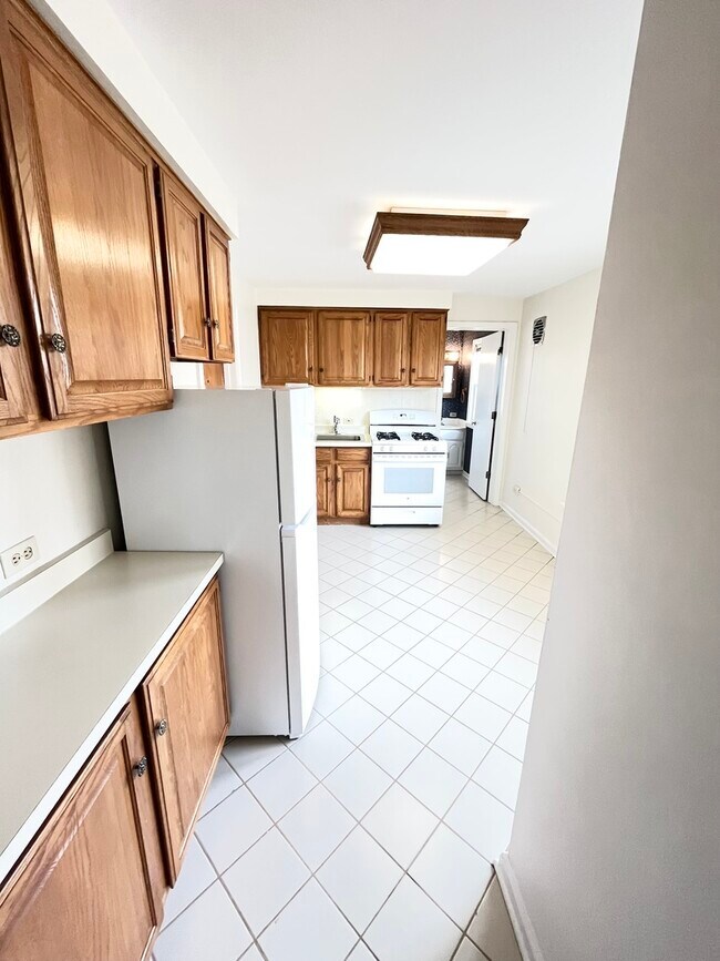 Building Photo - 1310 Wilmette Ave