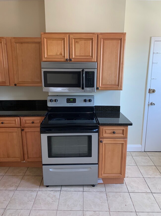 Building Photo - 113 Regent St