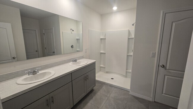 Building Photo - 3358 Summerdale Way