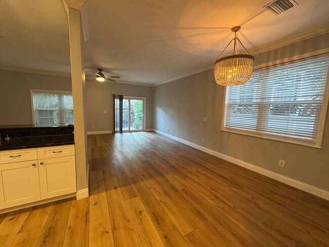 Building Photo - Fully Renovated Large 3 Bed 2.5 Bath 2 Car Garage Townhouse in Perfect Location