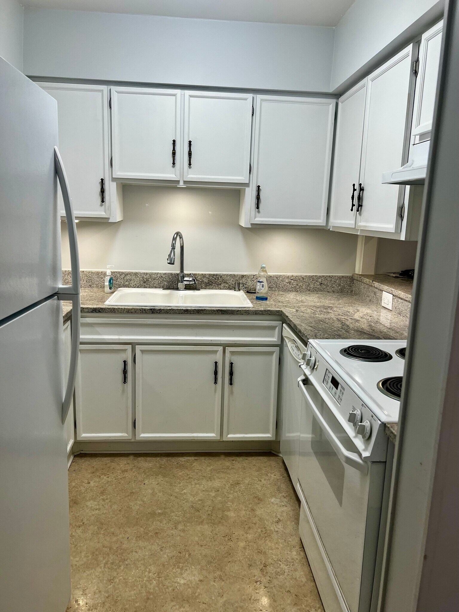 Building Photo - 301 Harbor Heights Dr