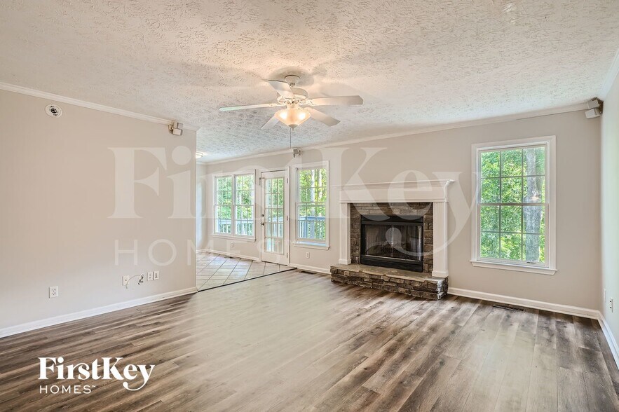 Building Photo - 6215 Little Ridge Rd