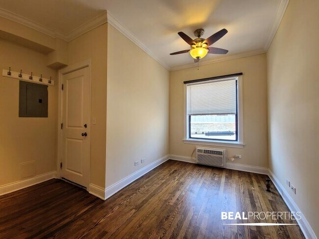 Building Photo - 1 bedroom in CHICAGO IL 60613