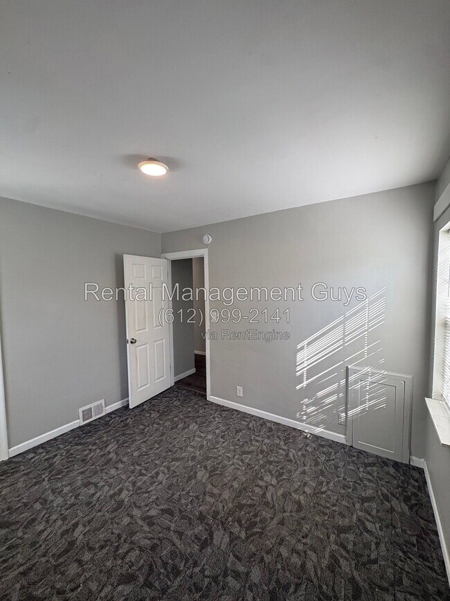 Building Photo - 3357 Minnehaha Ave