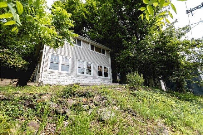 Building Photo - 582 Lakes Rd
