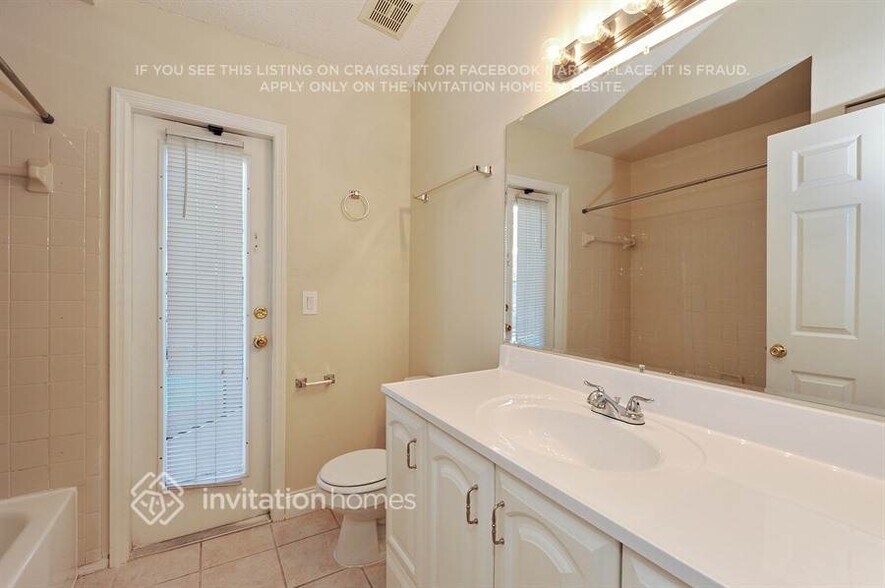 Building Photo - 8901 Eastman Dr