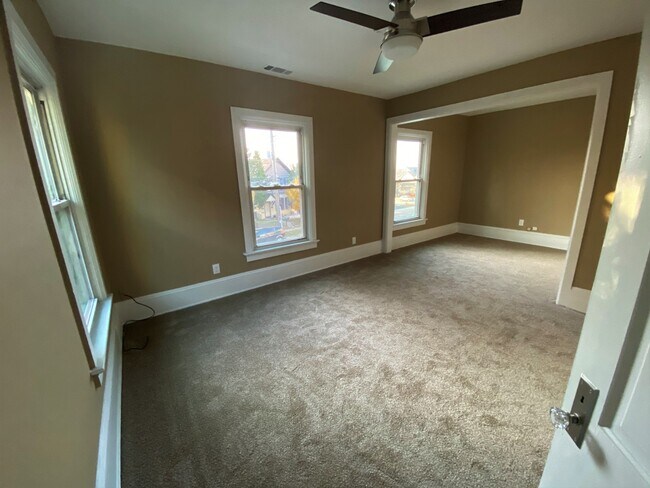 Building Photo - 517 S Water St