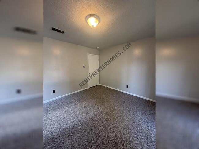 Building Photo - 1216 Green Mountain Dr