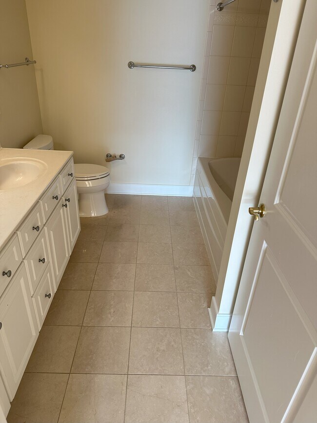 Primary Bathroom 3 - 5 Park Pl