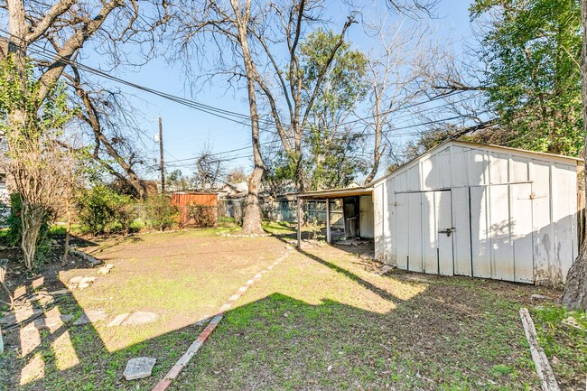 Building Photo - CHARMING TOBIN HILL COTTAGE