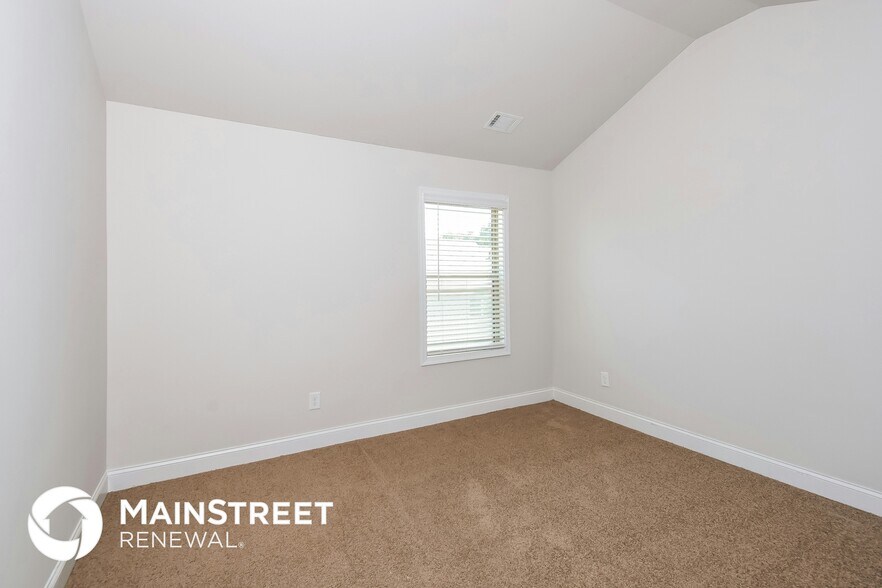 Building Photo - 692 Overlook Gln Dr