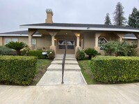 Building Photo - Beautiful home for rent in Visalia