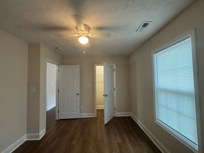 Building Photo - 312 E Jenkins St