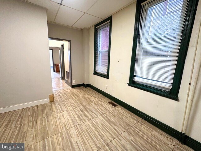 Building Photo - 2528 N 5th St