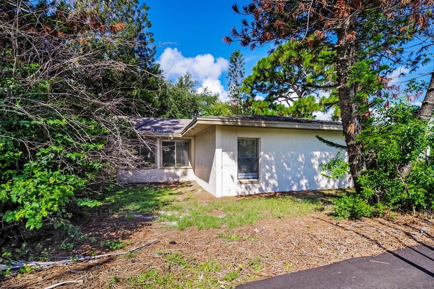 Building Photo - 225 Bayhead Dr