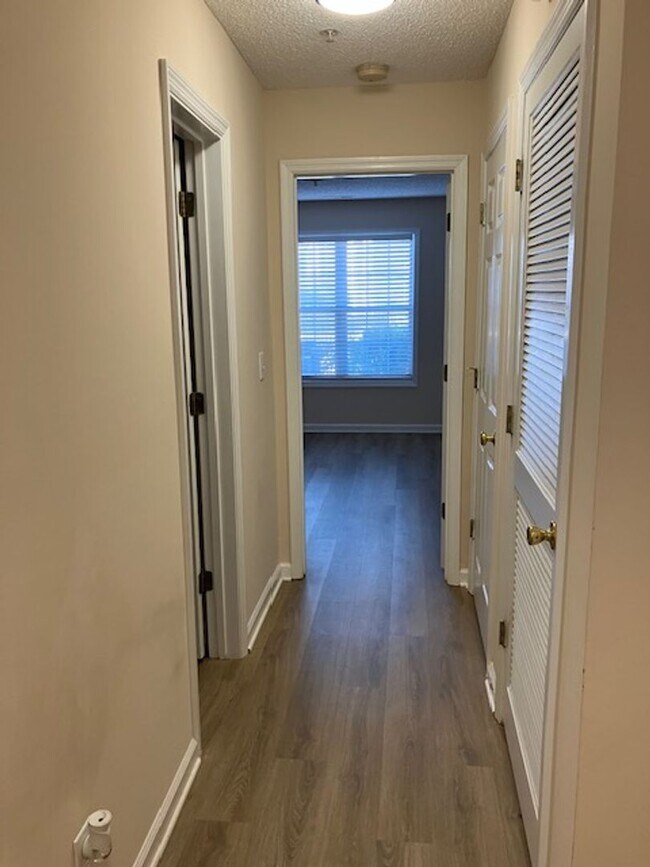 Building Photo - 721-D