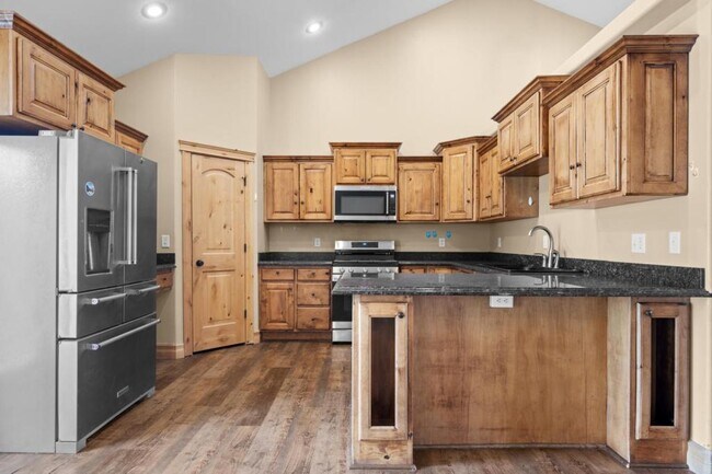 Building Photo - 2612 Eastview Dr