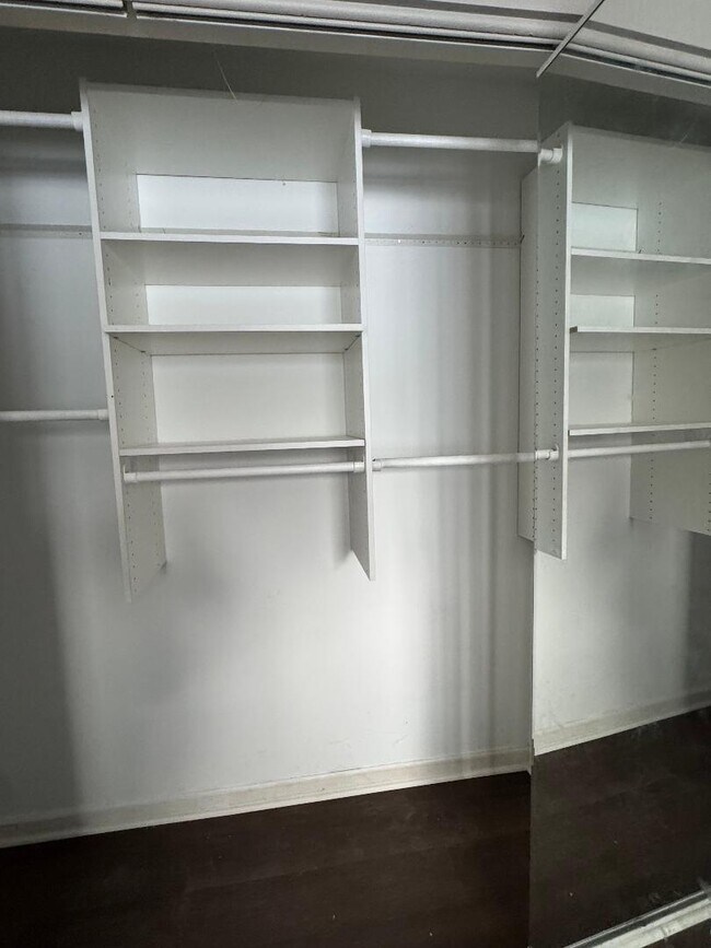 Building Photo - 1349 Orleans Dr