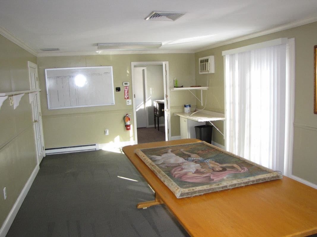 Building Photo - 1100 Valley