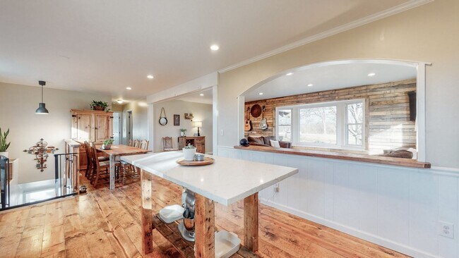 Building Photo - Stunning home situated on over 1 acre in North Thompson’s Station!